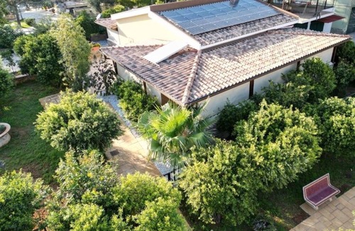 Palermo House | Charming Holiday Home immersed in nature within the city.