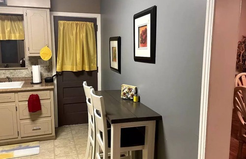 West View House | charming home 10 minutes from downtown.