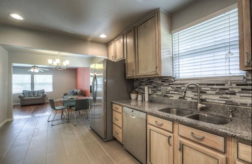 Riverside Terrace House | Charming Home | 2Br 2Ba | Med Center | Downtown