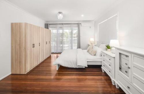 Algester House | Charming Home in Algester close to plaza