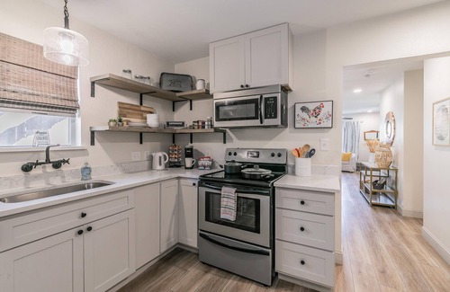 Crestline Area House | Charming Home Near Dickies+Free Biweekly Clean+KING Bed+Fully Furnished