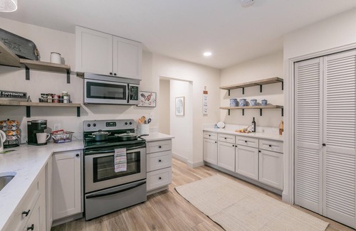 Crestline Area House | Charming Home Near Dickies+Free Biweekly Clean+KING Bed+Fully Furnished