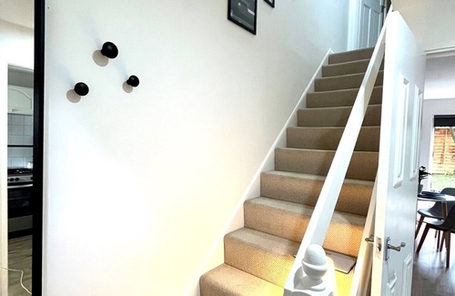 Crawley City Centre House | Charming home near Gatwick Airport