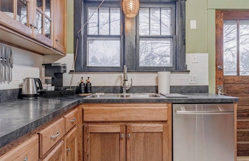 Manhattan House | Charming Home w/Fire Pit & Fenced Yard!