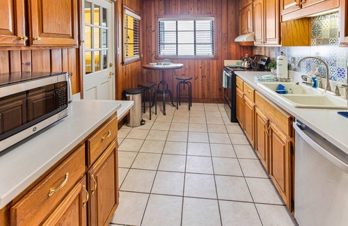 Midtown House | Charming Home W/Private Pool + Minutes to Everything by Lucky Savannah