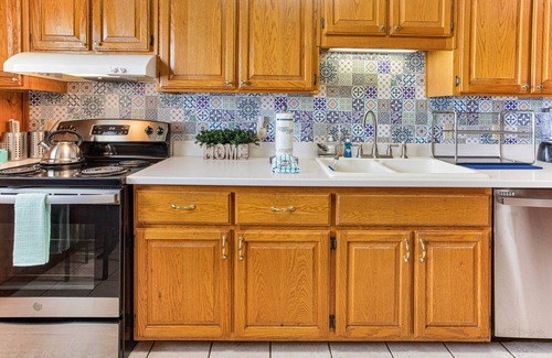 Midtown House | Charming Home W/Private Pool + Minutes to Everything by Lucky Savannah