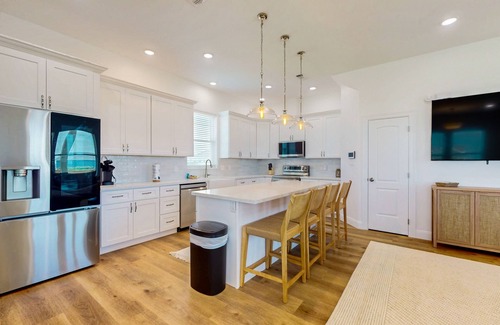 Pointe San Luis House | Charming home w/shared pool, nearby beach, & covered patio with bay views