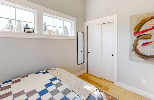 Bend House | Charming home with breathtaking mountain views, balcony, & kitchenette