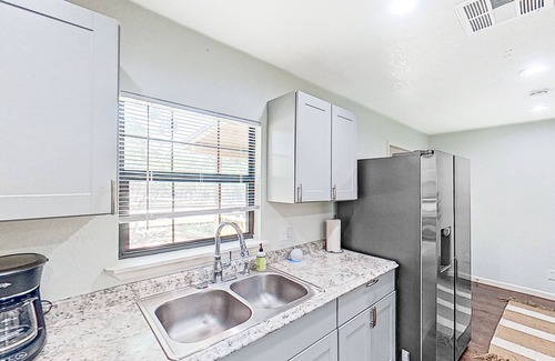 Blanco Cabin | Charming home with grill, full kitchen, central AC, & W/D