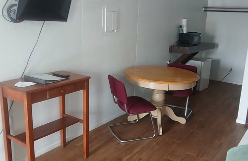 Mayo House | Charming hotel in Mayo with AC, WiFi, fitness room