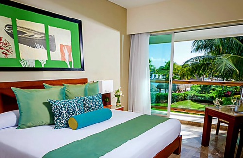Playa del Carmen Hotel | Charming hotel in Playa del Carmen with a nature vibe. Relax in paradise.