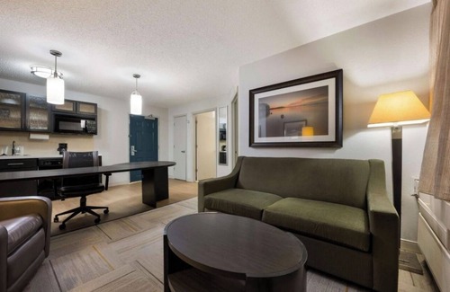 Huntsville Apartment | Charming hotel suite w/WiFi, AC, fitness room/Pet friendly/Centrally located