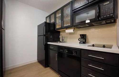 Huntsville Apartment | Charming hotel suite w/WiFi, AC, fitness room/Pet friendly/Centrally located