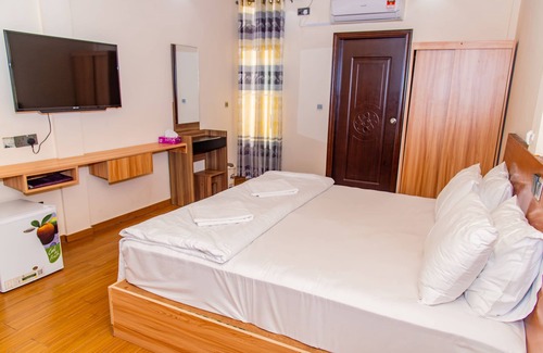 Thulusdhoo Island Hotel | Charming Hotel with Garden & Balcony