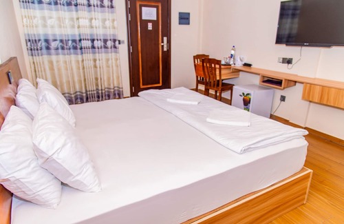 Thulusdhoo Island Hotel | Charming Hotel with Garden & Balcony