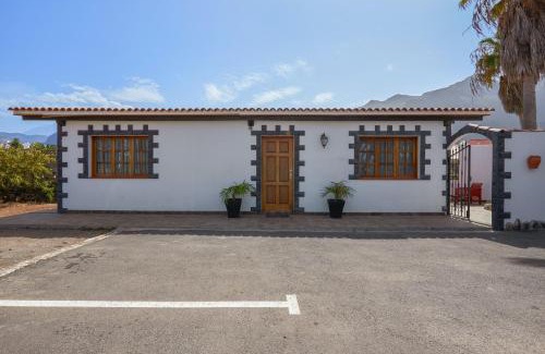 Buenavista del Norte House | Charming house in Buenavista del Norte with shared pool