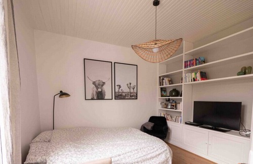 Salles House | Charming House for 8-9 Guests with Heated Pool and Spacious Garden