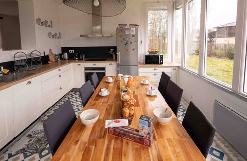 Salles House | Charming House for 8-9 Guests with Heated Pool and Spacious Garden