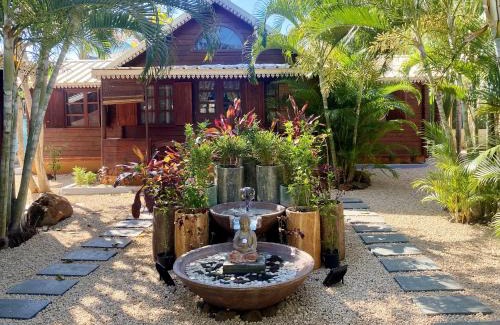 Albion House | Charming house in Albion + enclosed garden and shared pool