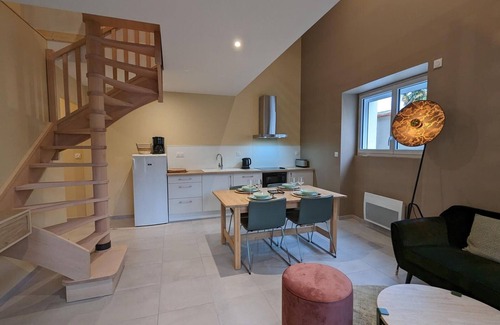 Angouleme Cottage | Charming House in Angoulême: Private Courtyard, Modern Amenities, Pet-Friendly, Close to Attractions