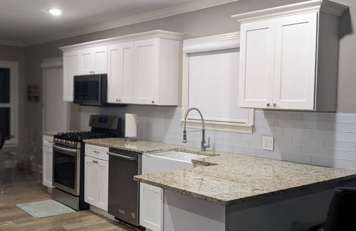 Tyler House | Charming house in quiet neighborhood minutes from UT and Christus Hospitals.