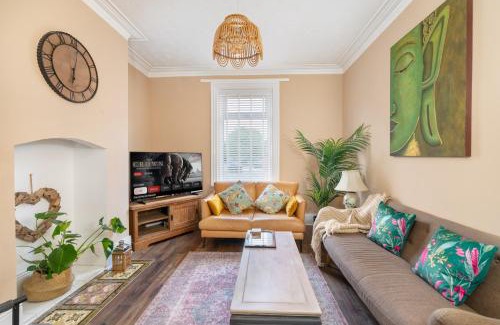 South Shields House | Charming house in South Shields-Sleep 6 -Parking