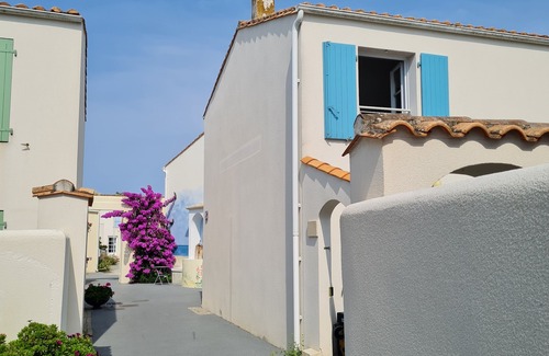 French Atlantic Coast House | Charming house "Les Flots en Ré" 100 m from the ocean and 300 m from the market.