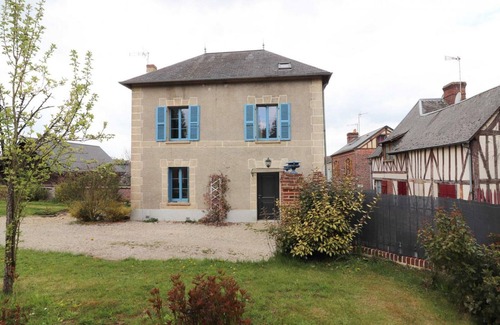 Le Sap Cottage | Charming House with Enclosed Garden, Kid's Play Area, and Electric Car Charging - Central Location