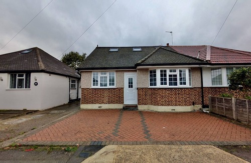 Hillingdon House | Charming House With Private Garden