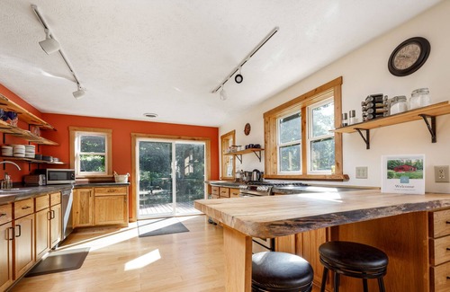 Maple City Cabin | 🍄 Charming Hygge 2BDR Cabin in Leelanau County ➠ 4889