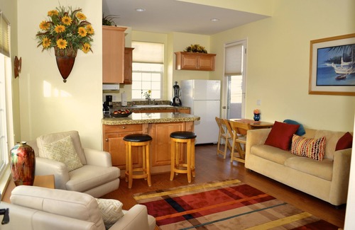 North Pacific Beach Apartment | Charming I BR Apt Pacific Beach, Attached to Ocean Front Home.