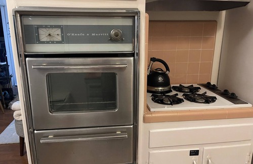 The Mesa Apartment | Charming, ideally located 1-bedroom apartment on the mesa in Santa Barbara