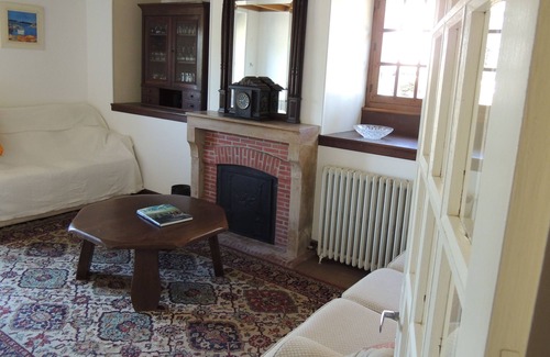 Commarin House | Charming individual house 170 m², enclosed garden, view of rolling Auxois hills.