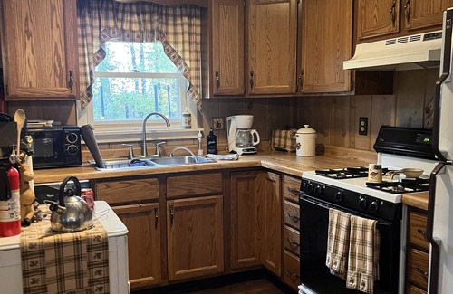 Watersmeet Cottage | Charming Island Getaway. Private Cottage, Dock Fire Pit Pet Friendly. Elopement