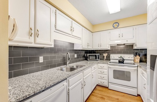 Seabrook Island House | Charming Island Getaway with a Furnished Deck Offering Forest & Fairway Views