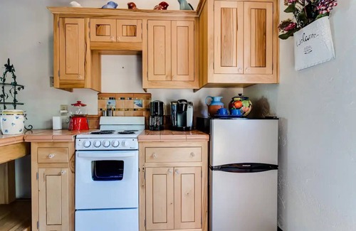 Eugene House | Charming Italian Villa Close to Ducks Games, UO Campus & Local Vineyards
