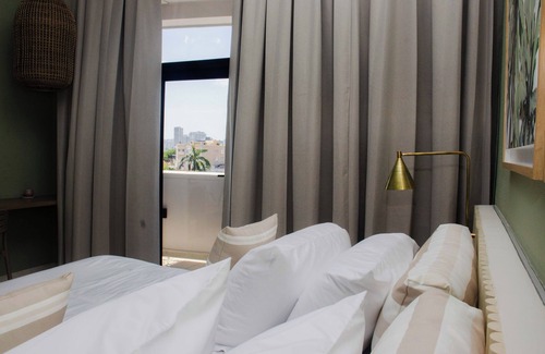 Cartagena Walled City Hotel | Charming king bedroom hotel in delightful Cartagena de Indias with WiFi, AC