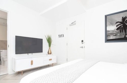Flamingo/Lummus House | Charming King Studio in South Beach!