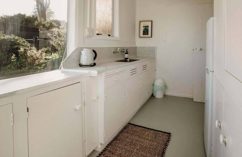 Oakura Villa | Charming Kiwi Bach by Oakura Beach