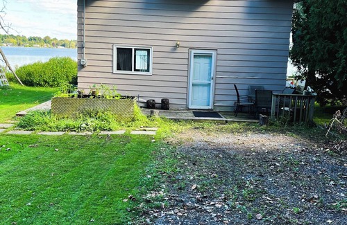 Valentia Cottage | Charming Lakefront Cottage: You're Perfect Getaway Awaits!"