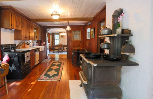 Winthrop House | Charming Lakefront Home: Big Porches, Kayaks & Room to Gather