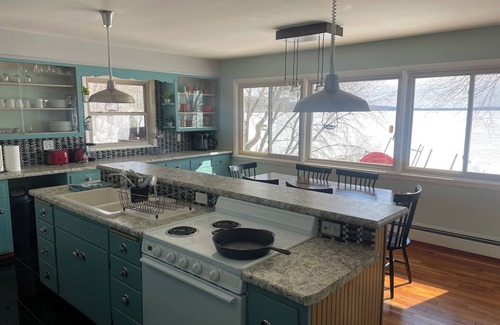 Crandon Cottage | Charming Lakefront Retreat in Crandon w/Private Dock