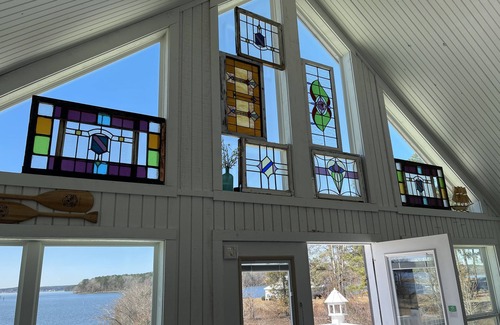 Homer Cabin | Charming Lakefront Retreat – Cozy, Quiet, and Perfect for relaxation.