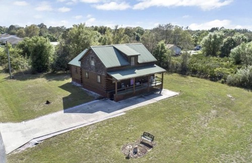 Sun 'N Lake House | Charming large 3-bedroom house in Sebring close to hospital and Sebring Races.