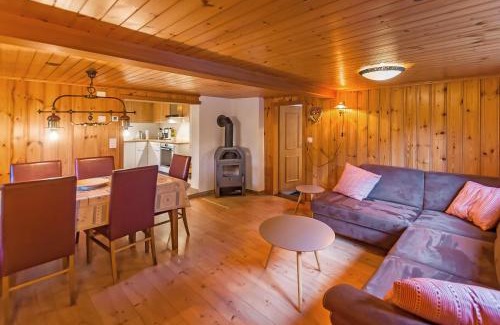 Burglauenen Ski Chalet | Charming Little Chalet for 6 People & Free Ski Lockers