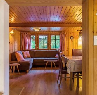 Burglauenen Ski Chalet | Charming Little Chalet for 6 People & Free Ski Lockers