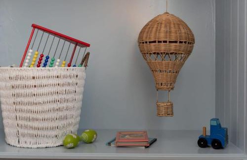 South Launceston House | Charming Little Home Close To The City w Parking And Wifi