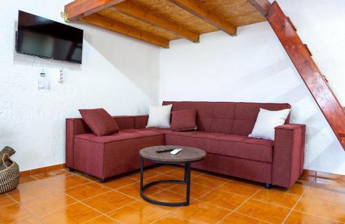 Gazi Apartment | Charming Loft with Lovely Yard