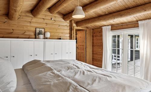 Bøtø By House | Charming Log Cabin Near The Sea