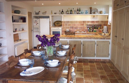Biot Villa | Charming, luxury villa in Biot, 4 bedrooms, sea view, large pool and garden.